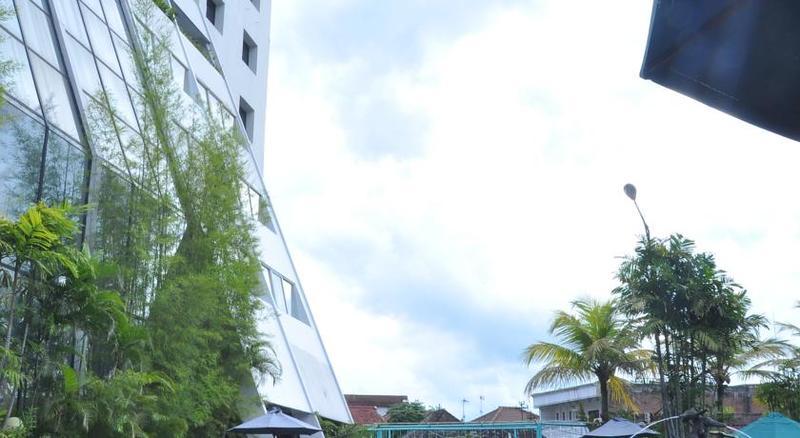 Lux Tychi Hotel Malang Zewnętrze zdjęcie